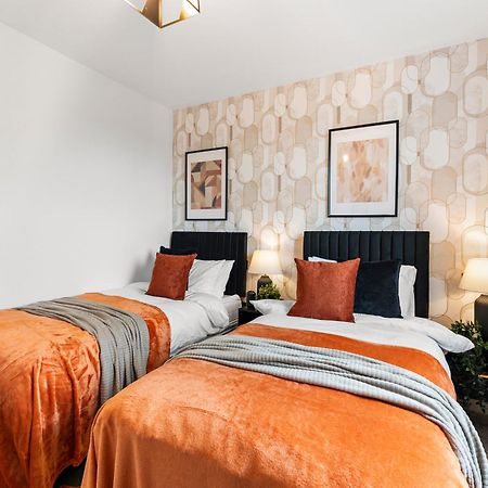 Stylish Two-Bedroom Flat In NWI Exterior foto