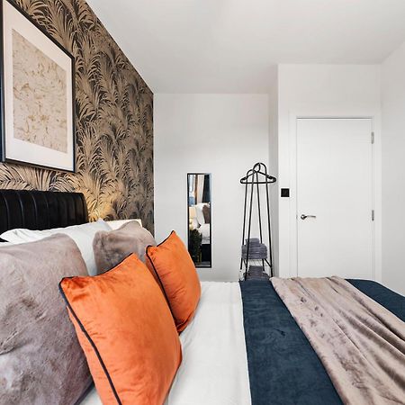 Stylish Two-Bedroom Flat In NWI Exterior foto