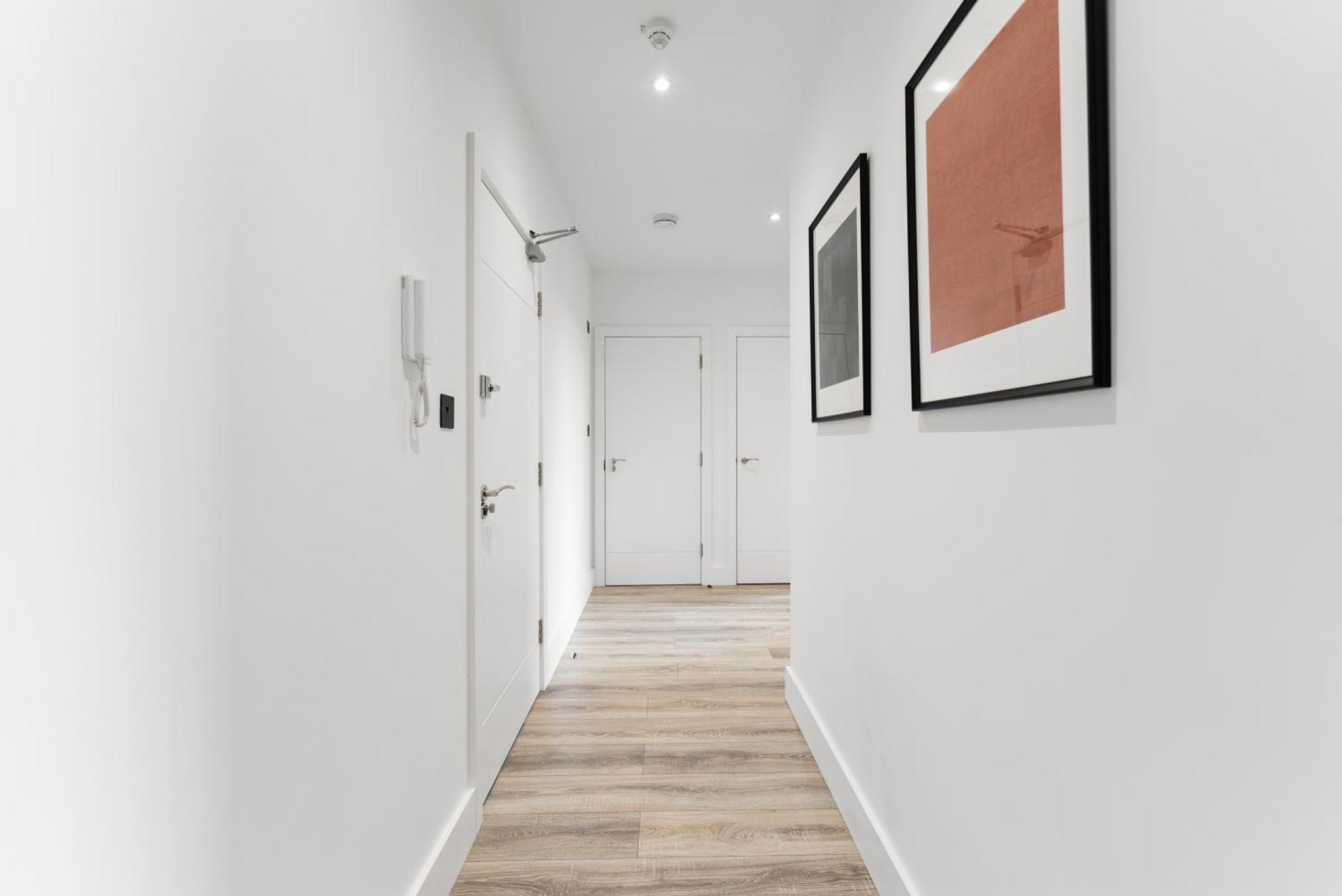 Stylish Two-Bedroom Flat In NWI Exterior foto