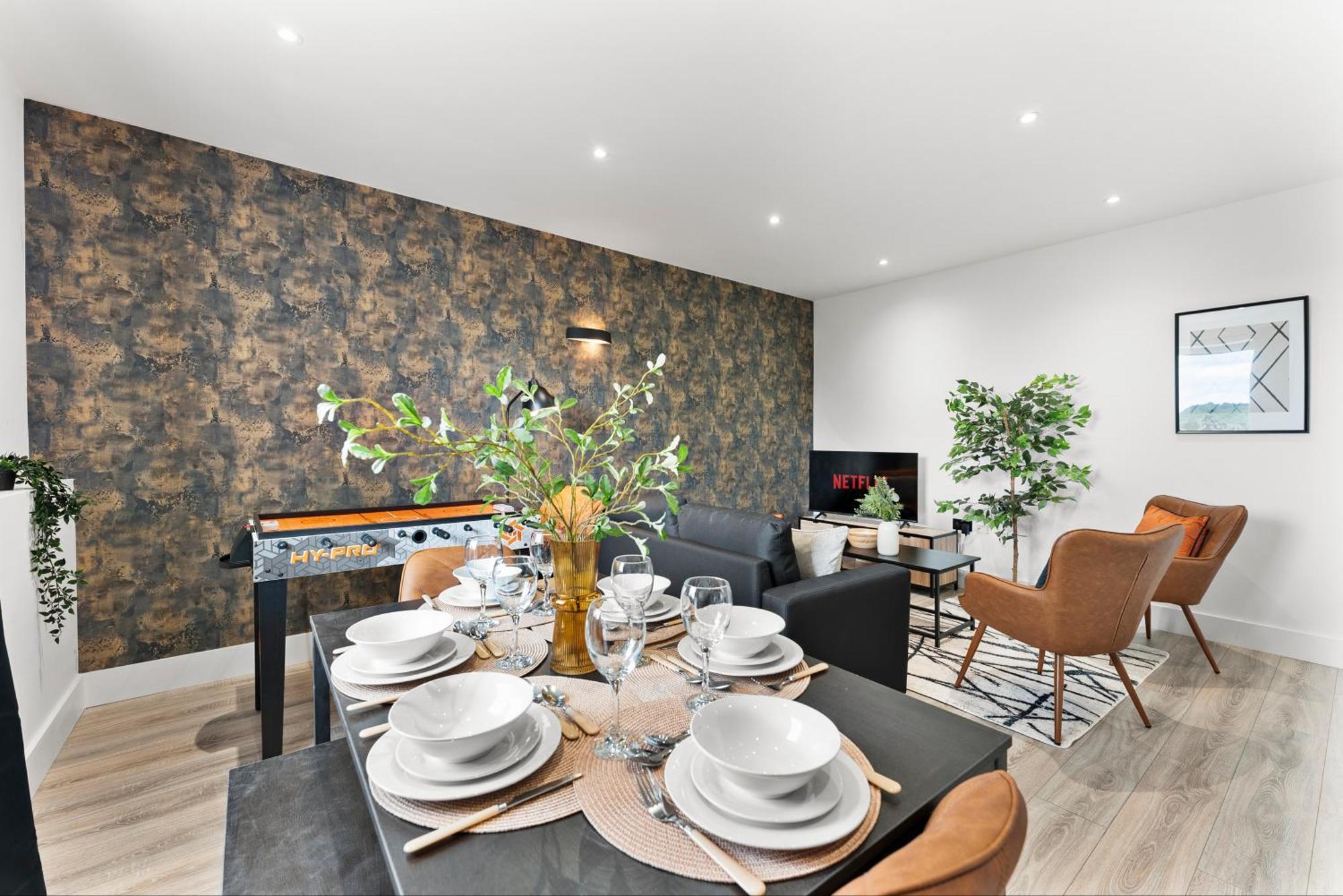 Stylish Two-Bedroom Flat In NWI Exterior foto